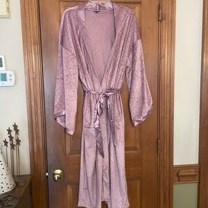 Tahari Velour Paisley Robe, Dusty Mauve w/Tie Waist and Pockets, Size Medium